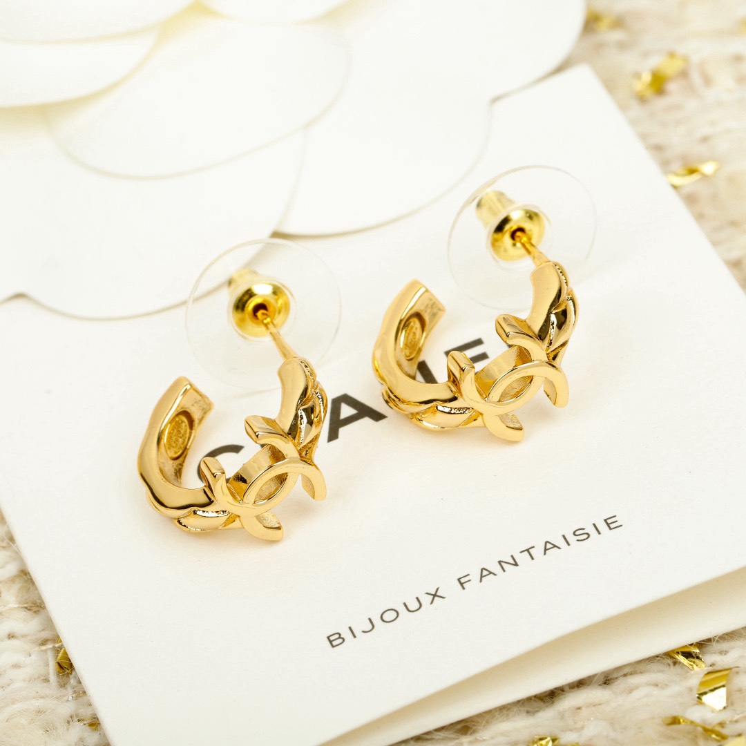 [TOP] CHANEL Earrings - Gold