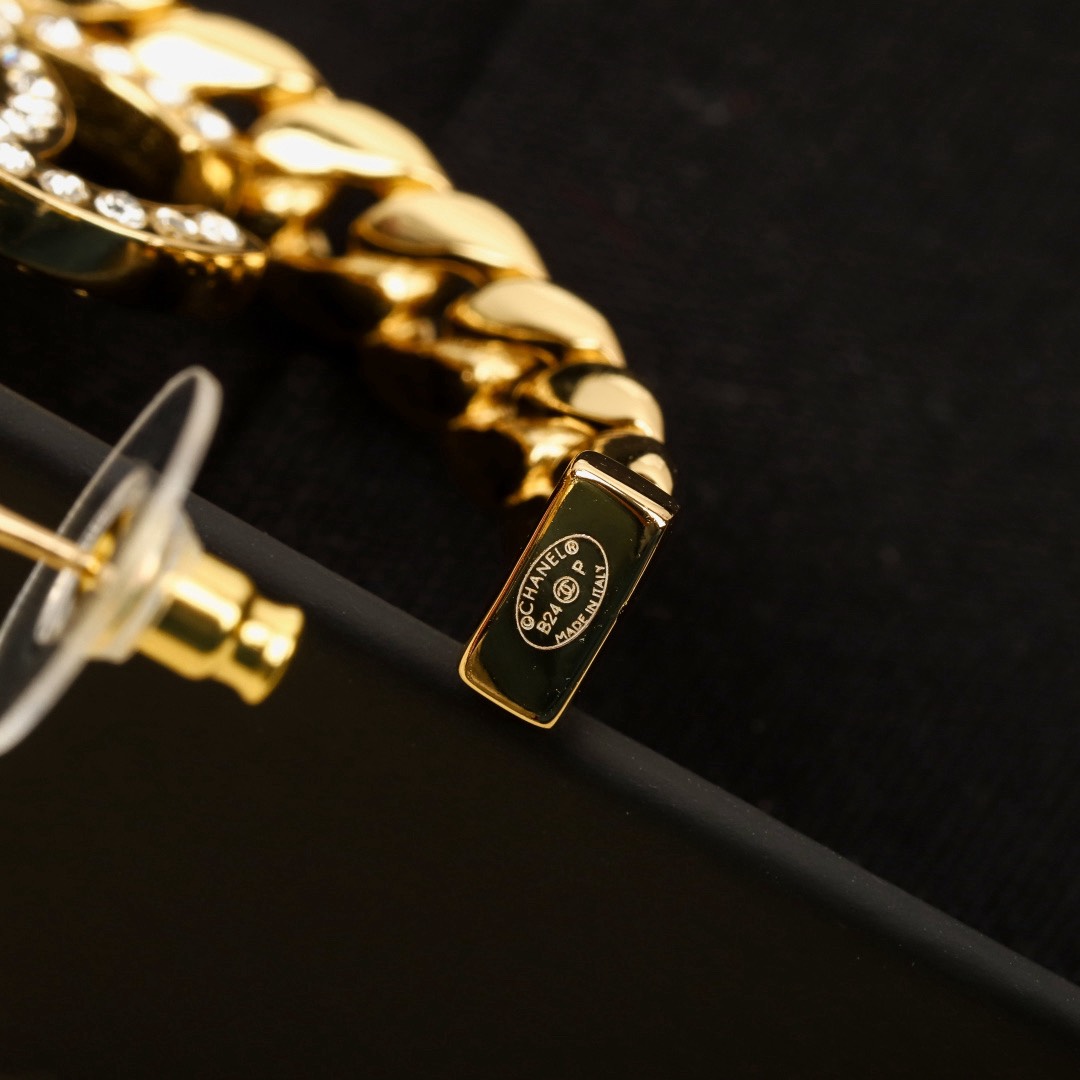 [TOP] CHANEL Earrings - Gold