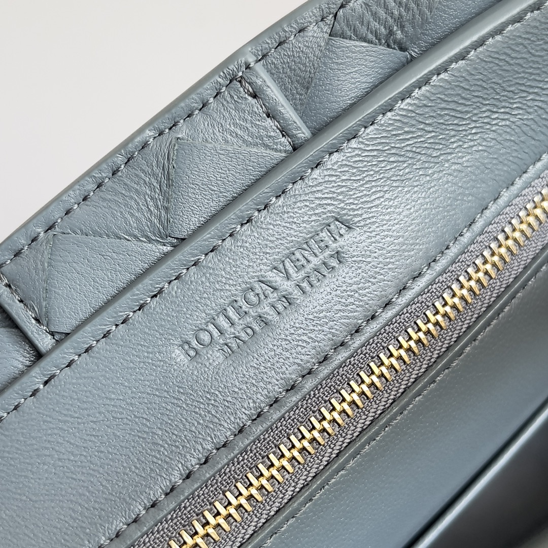 [TOP] Bottega Veneta BV Andiamo Bag Lambskin 25x22x10.5cm - Blue - 711 Luxury
