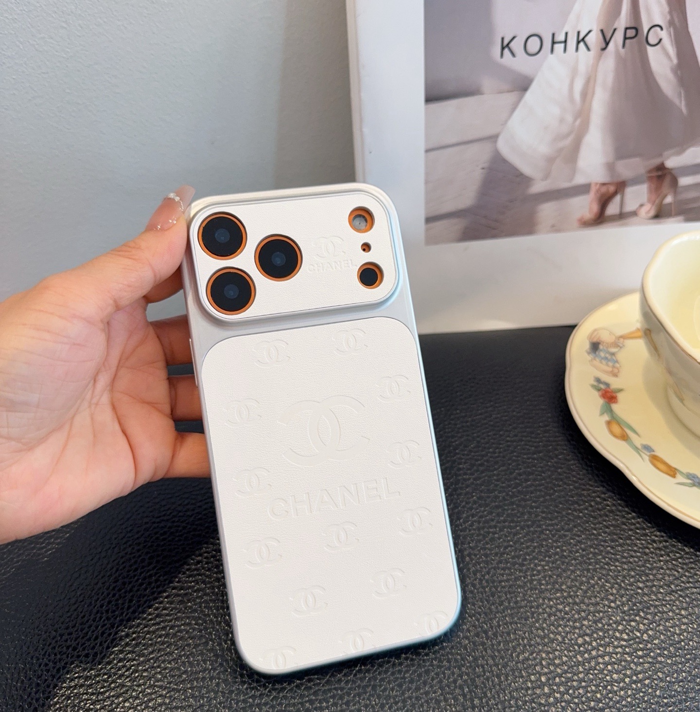 [TOP] CHANEL Phone Case - White - 711 Luxury