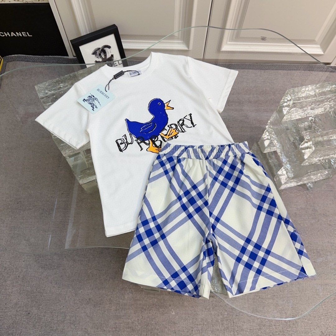 Burberry Unisex Kids White Blue Duck Print Cotton T-Shirt & Vintage Blue Check Elastic Waist Shorts 2 Piece Matching Set Boys Girls Sizes 80-160