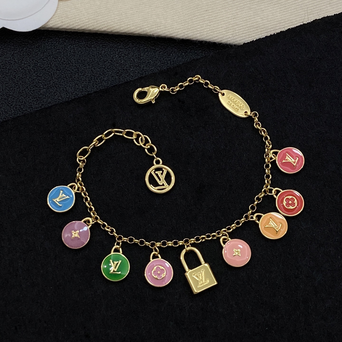 [TOP] Louis Vuitton LV Bracelet - Gold - 711 Luxury