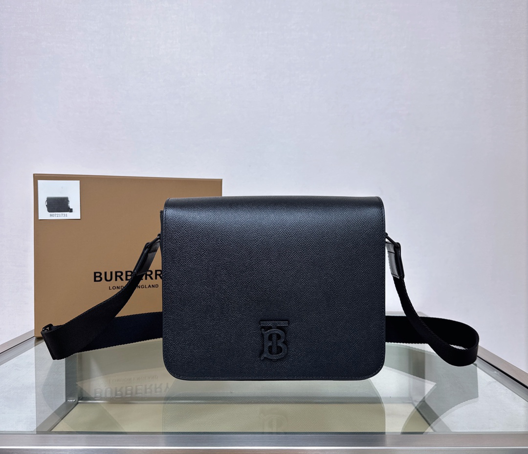 [TOP] BURBERRY Messenger Bag Cowhide 25.5 × 6.5 x 21.5cm - Black - 711 Luxury