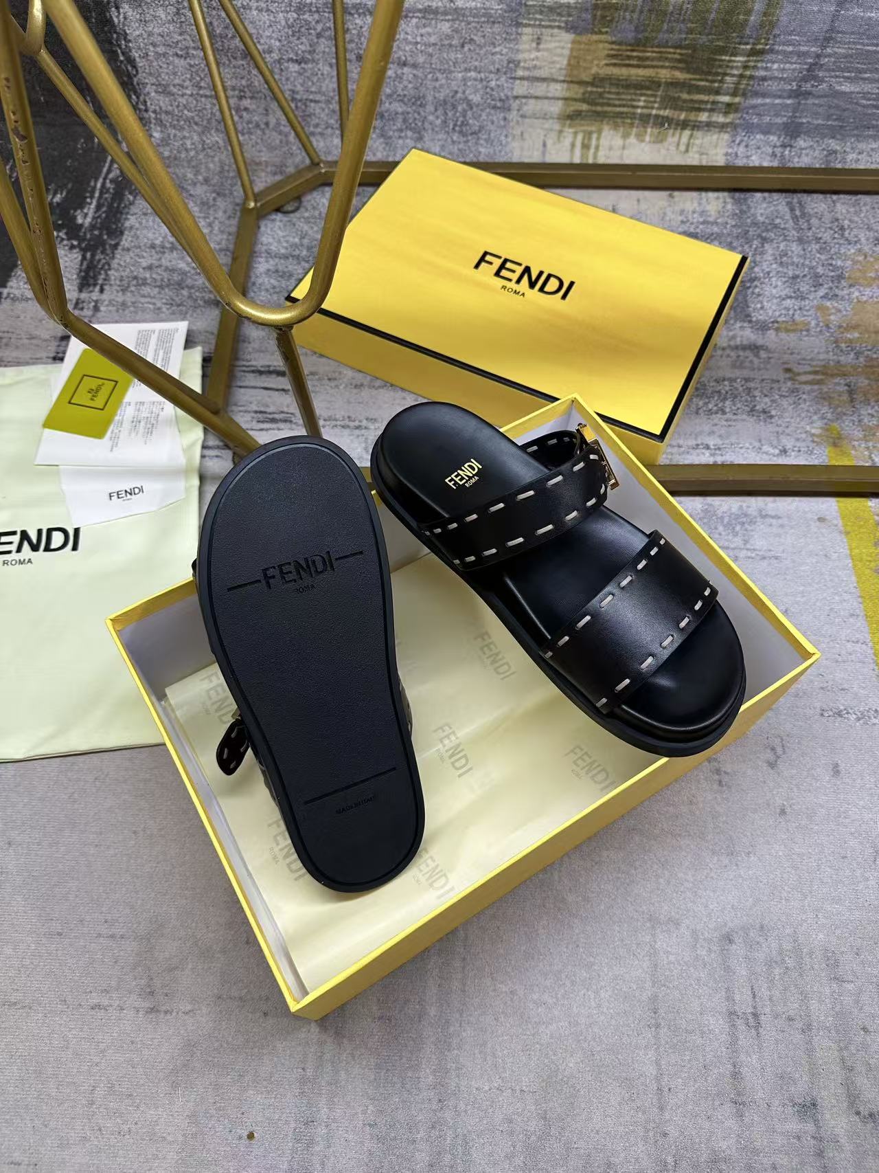 [TOP] FENDI Double-strap Flat Sandals - Black