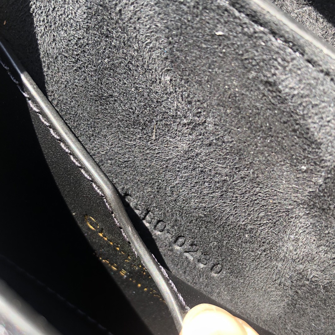 [TOP] Christian Dior Bobby Bag Calfskin 18x14x5cm - Black