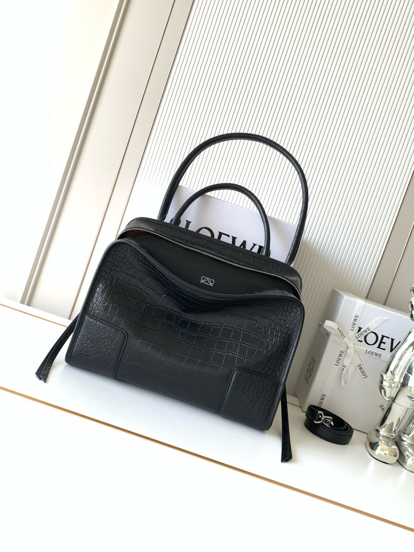 [TOP] LOEWE Amazona 180 Crocodile Pattern Cowhide Bag 34.5*27*14 CM - Black - 711 Luxury