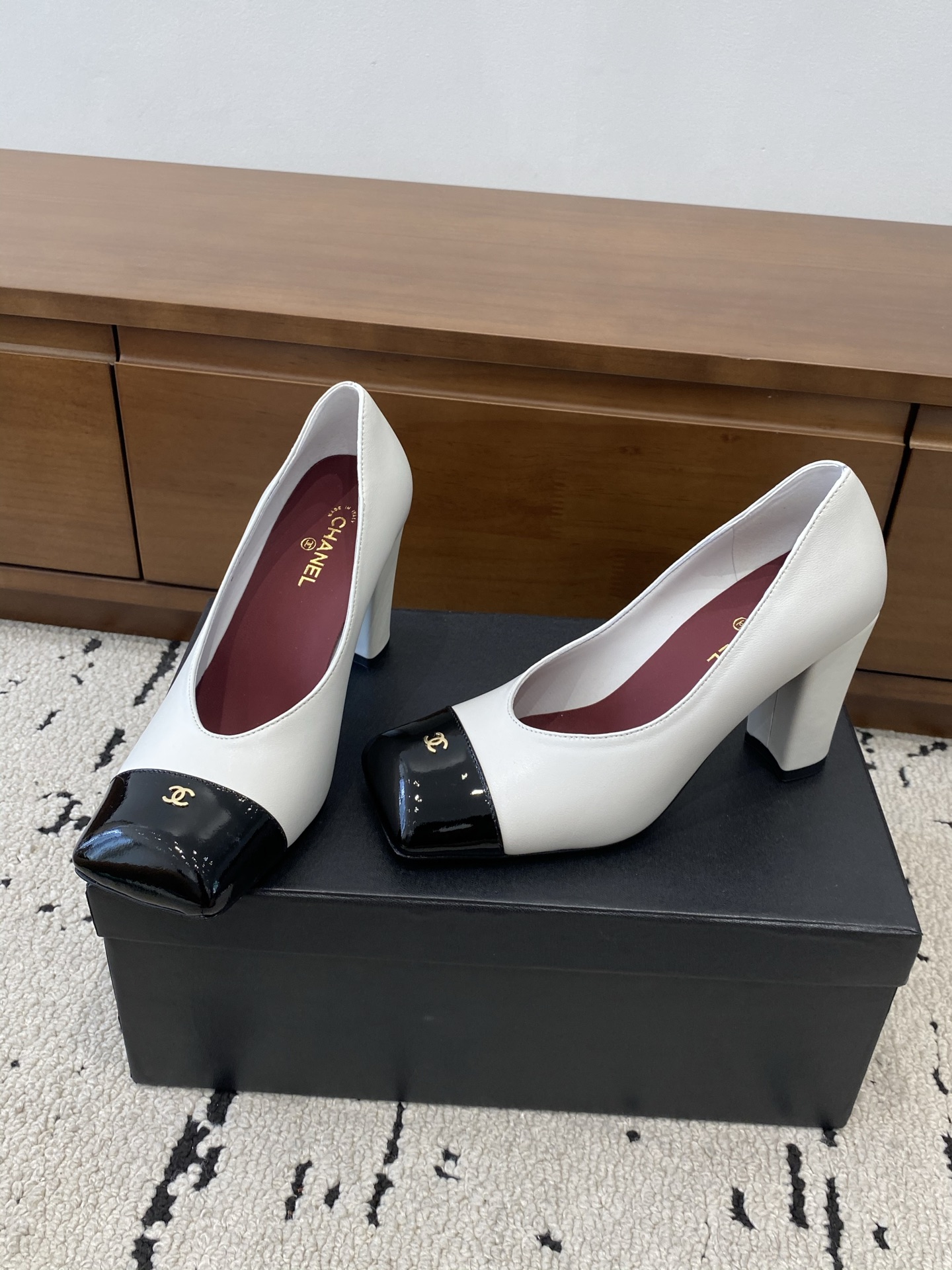 [TOP] CHANEL Pumps - White - 711 Luxury