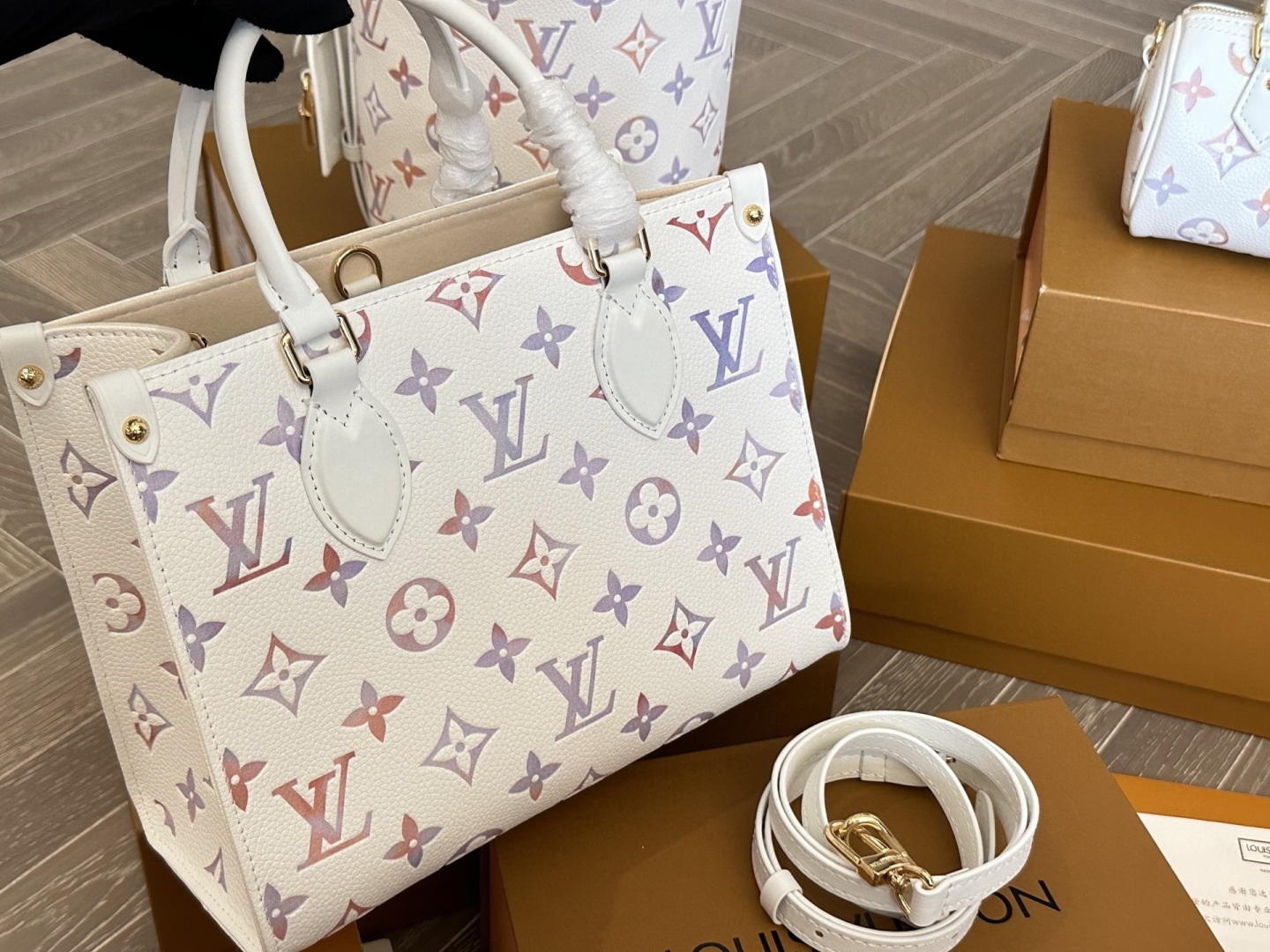 Louis Vuitton Onthego Tote Bag White with Multicolor Patterns (Replica)