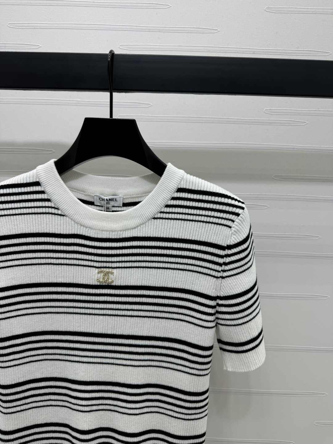 [TOP] CHANEL  Color-blocked Striped Knit Short-sleeved T-shirt - White - 711 Luxury