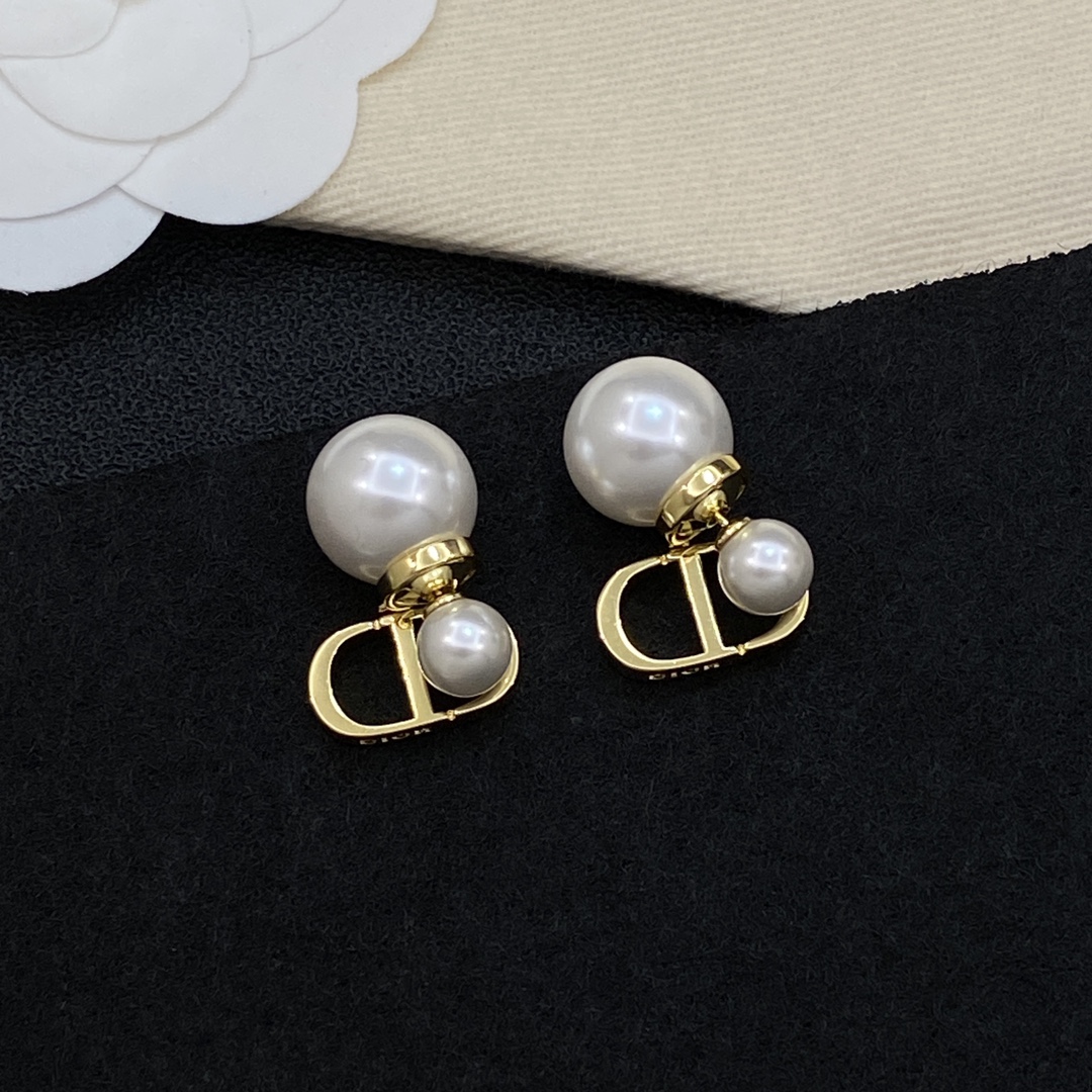 [TOP] Christian Dior Earrings - Gold