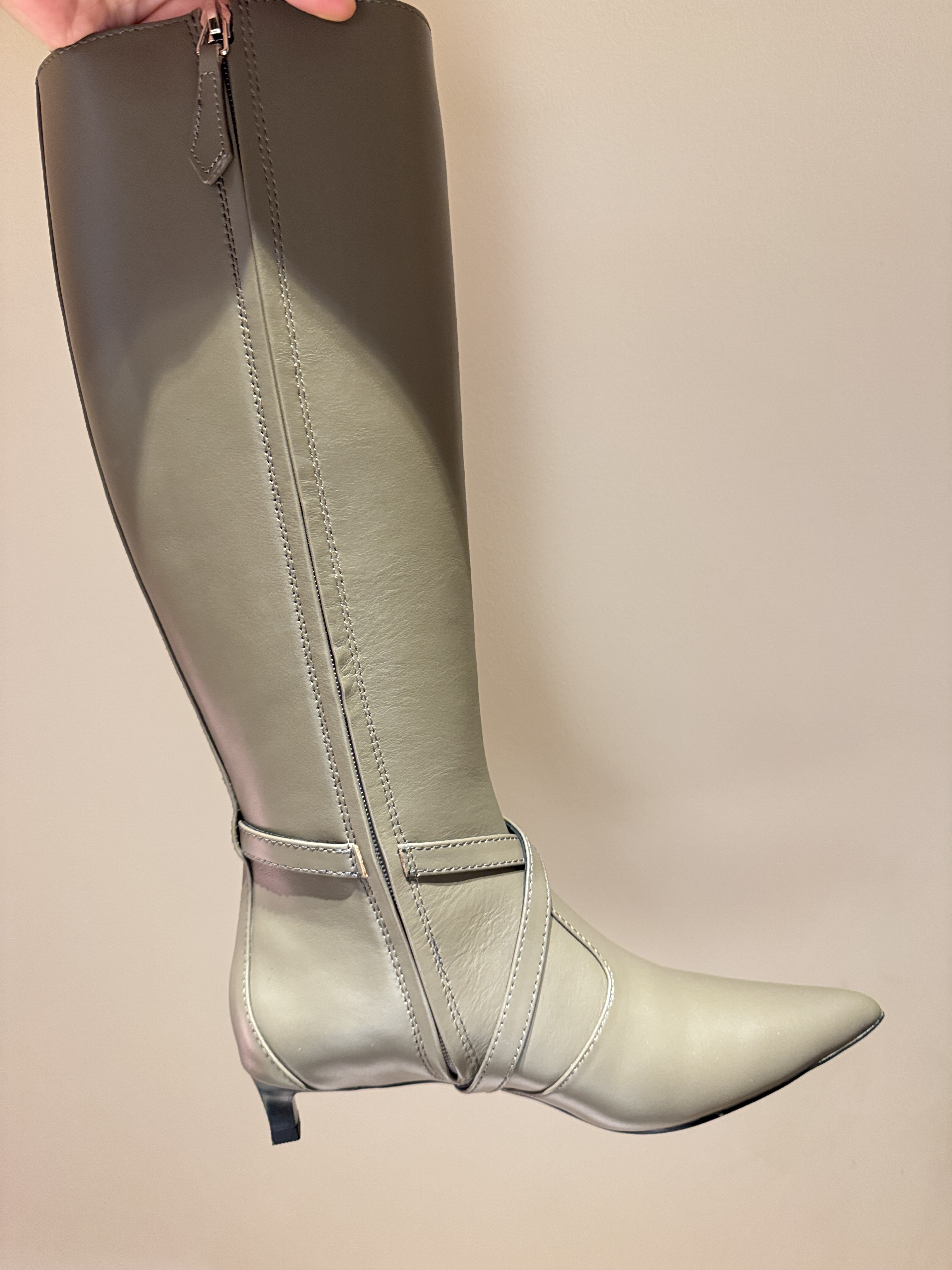 Hermès Cowhide Boots #389328