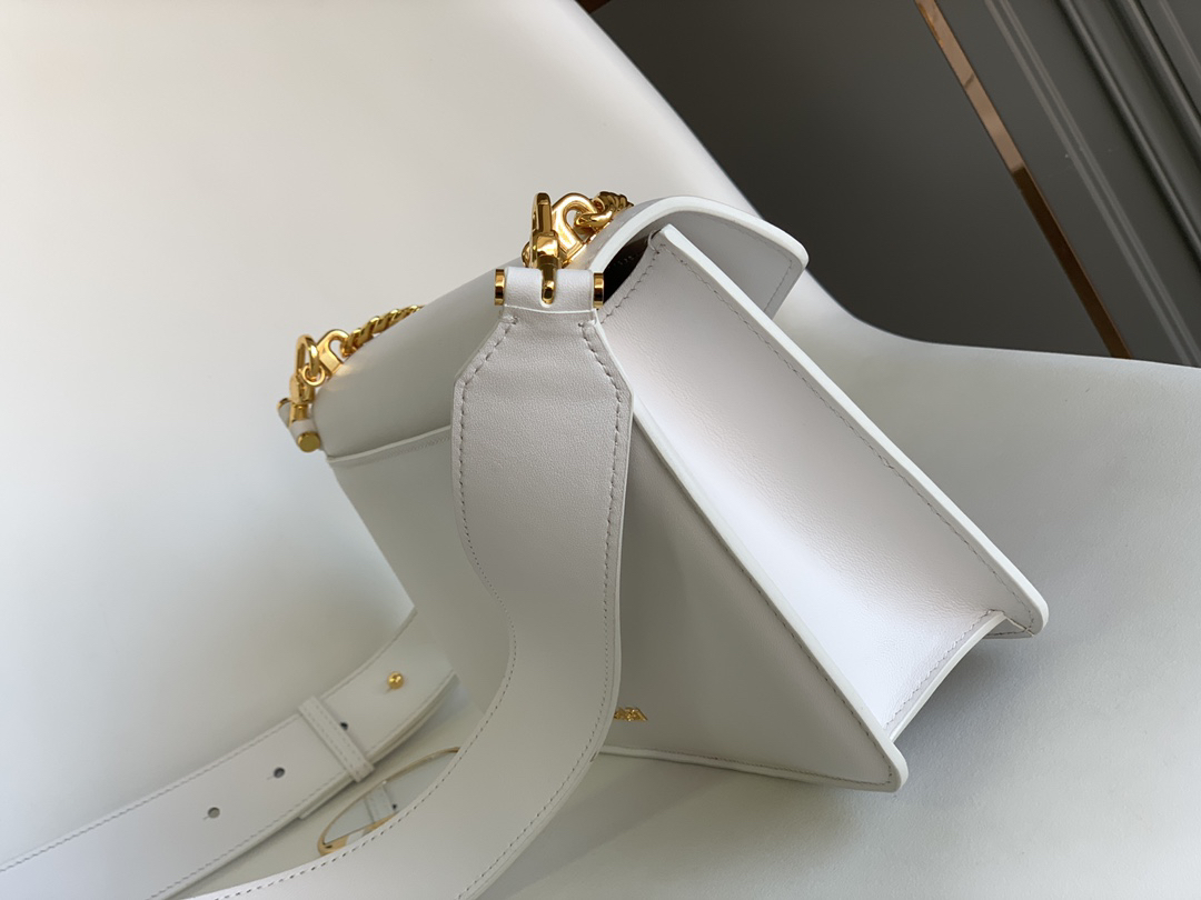 [TOP] BVLGARI Serpenti Eeat-Weat Bag Calfskin 28x17x6cm - White