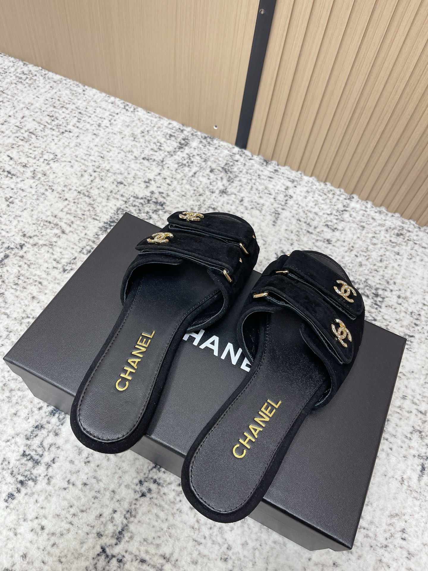 [TOP] CHANEL  Sandals - Black