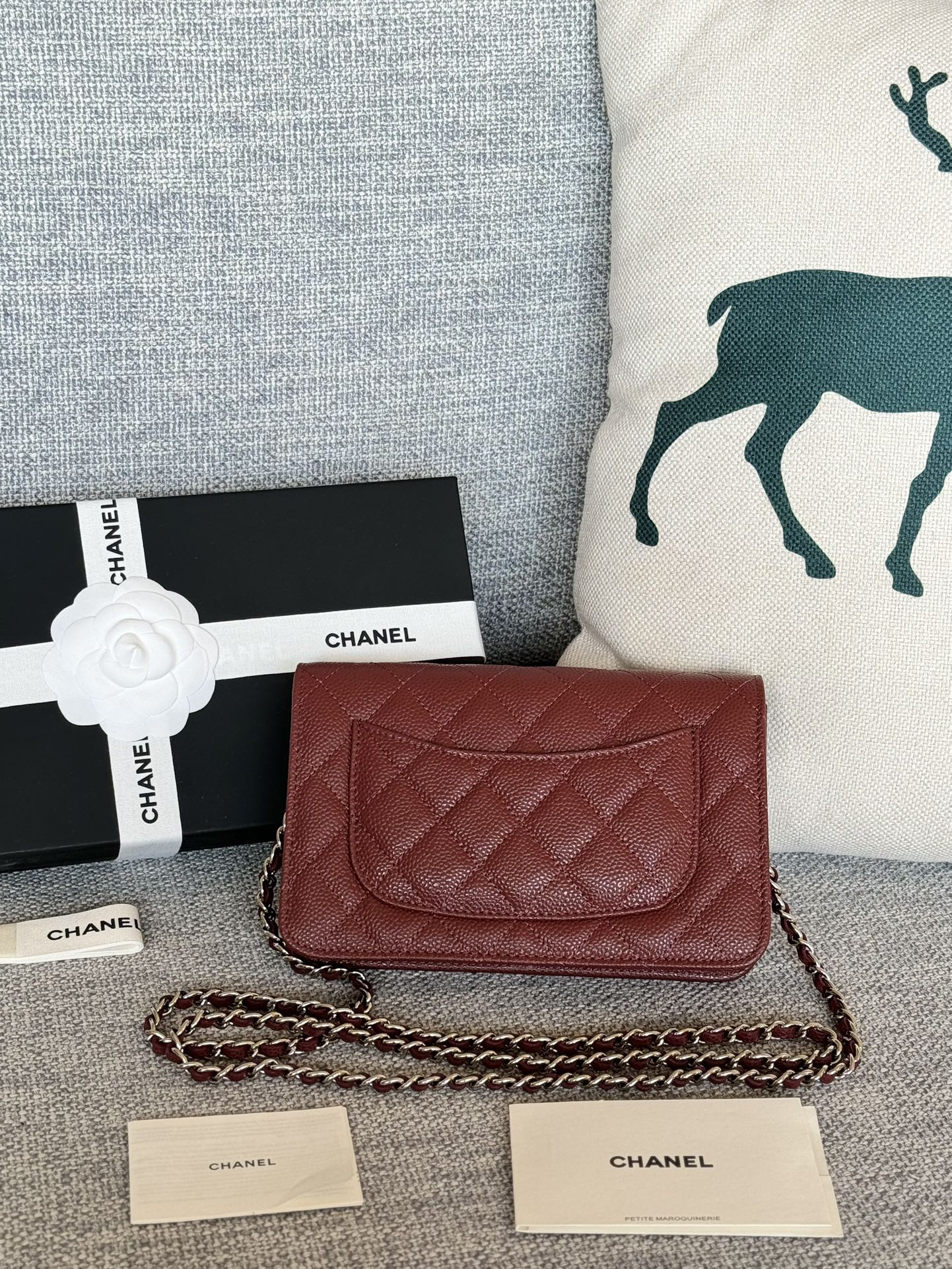 [TOP] CHANEL Woc Bag Cowhide 19x12x3cm - Red & SHW - 711 Luxury