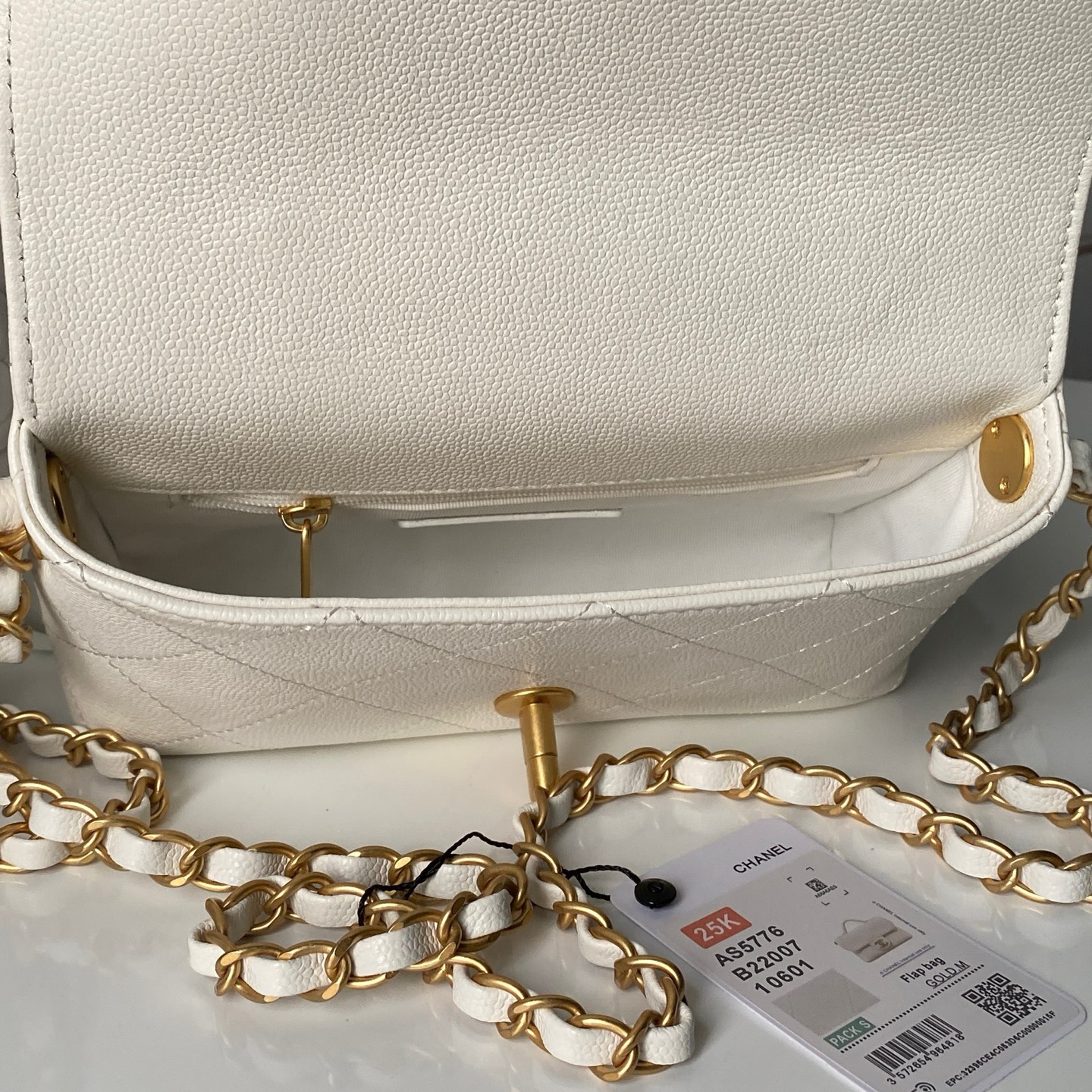 [TOP] CHANEL Handle Bag Calfskin 11.5x19.5x5 cm - White