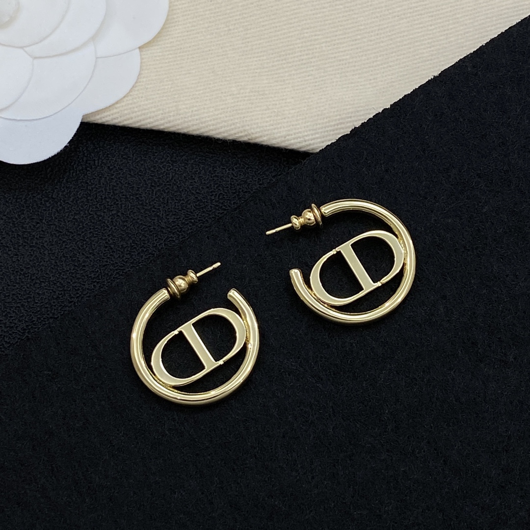 [TOP] Christian Dior Earrings - Gold