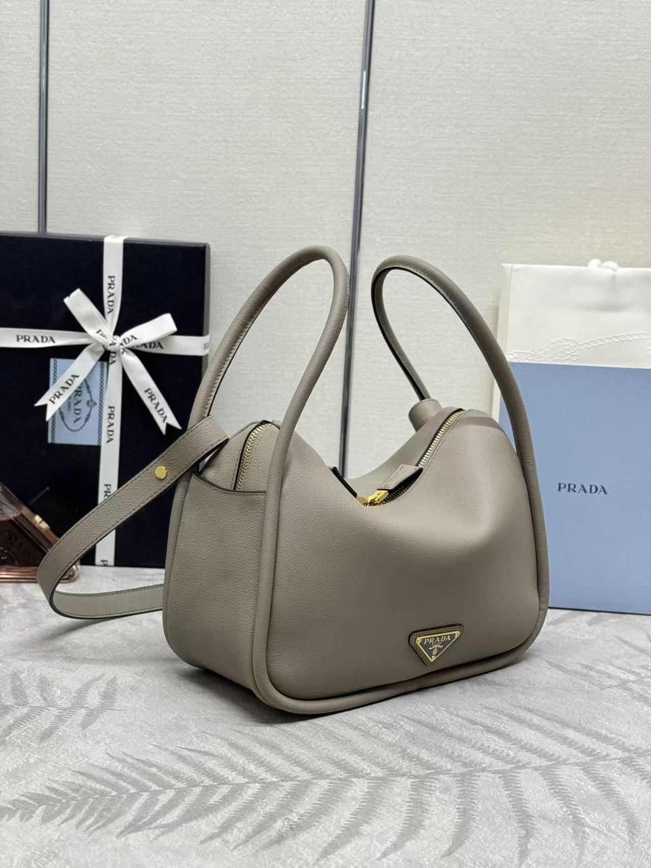 [Top] PRADA Lindy Bowling Bag Calfskin Bag 25*18*10.5cm - Grey - 711 Luxury