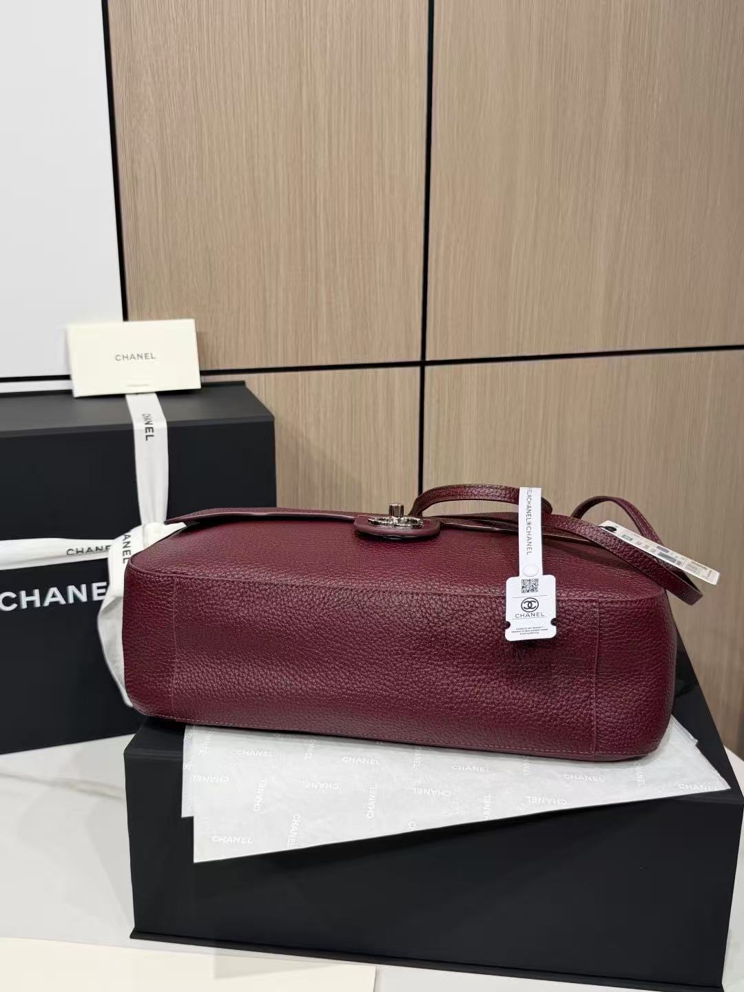[TOP] CHANEL Flap Bag Calfskin 19.5x32x10cm - Dark Red - 711 Luxury