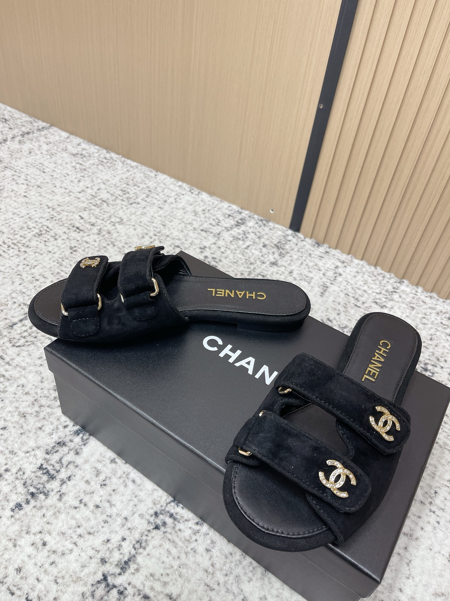 [TOP] CHANEL  Sandals - Black