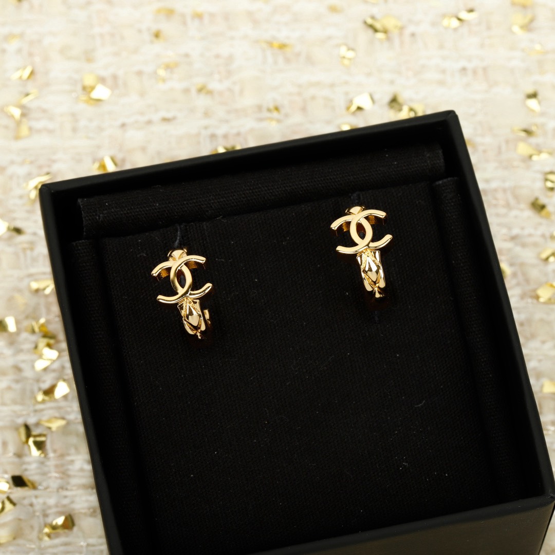 [TOP] CHANEL Earrings - Gold