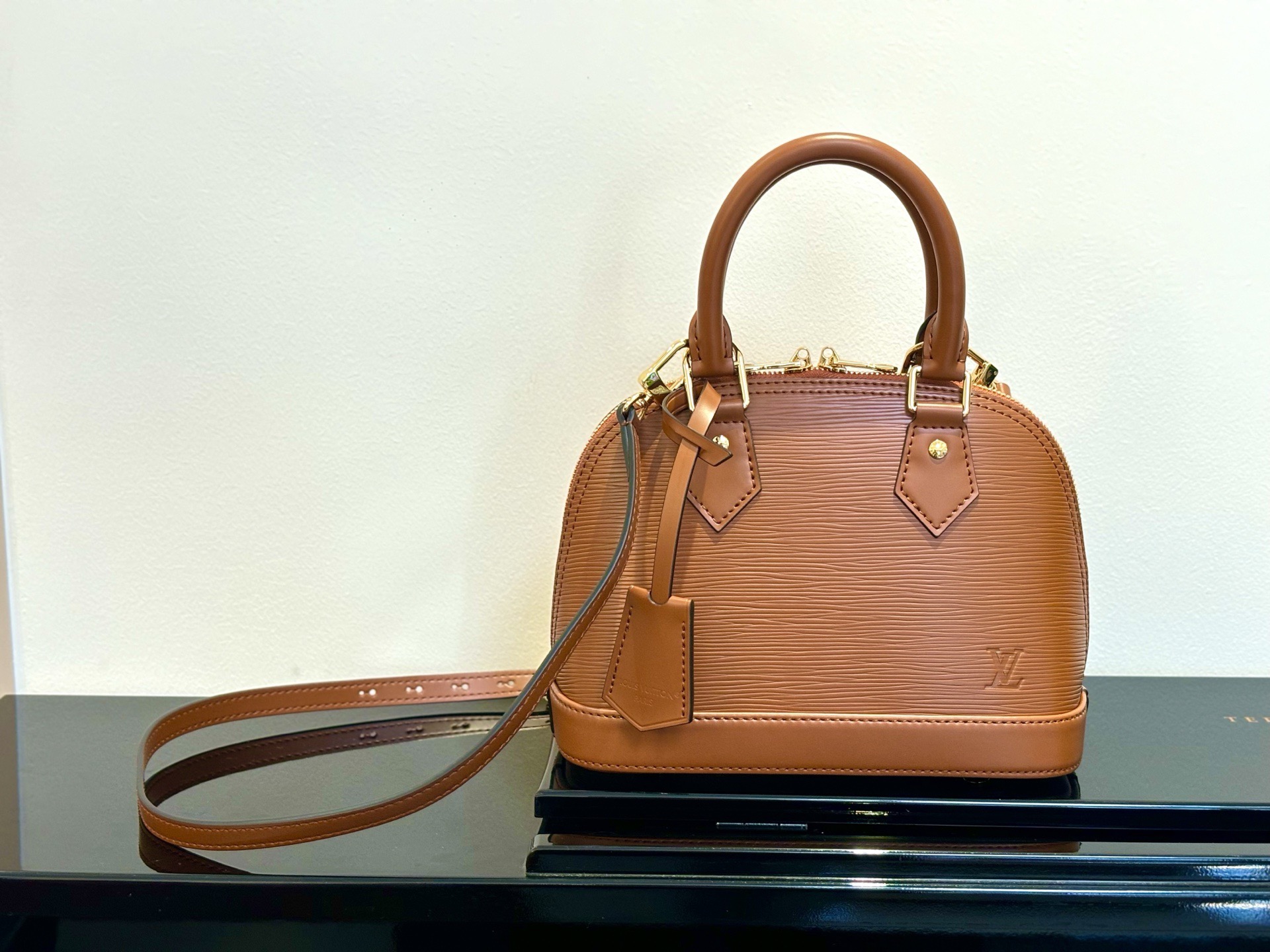 [TOP] Louis Vuitton LV Alma BB Epi Leather 23.5x17.5x11.5cm - Brown - 711 Luxury