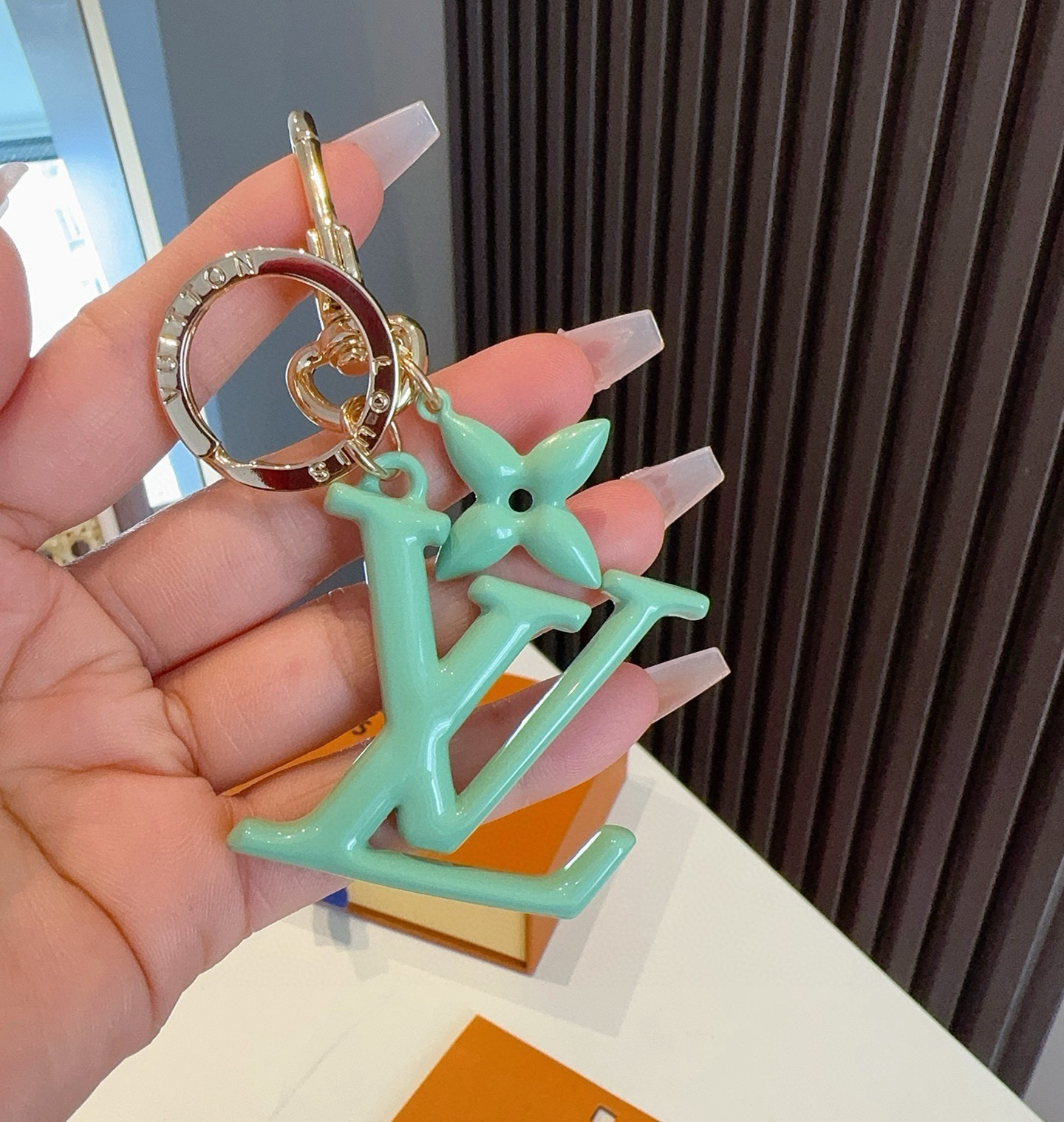 [TOP] Louis Vuitton LV Keychain - Green - 711 Luxury