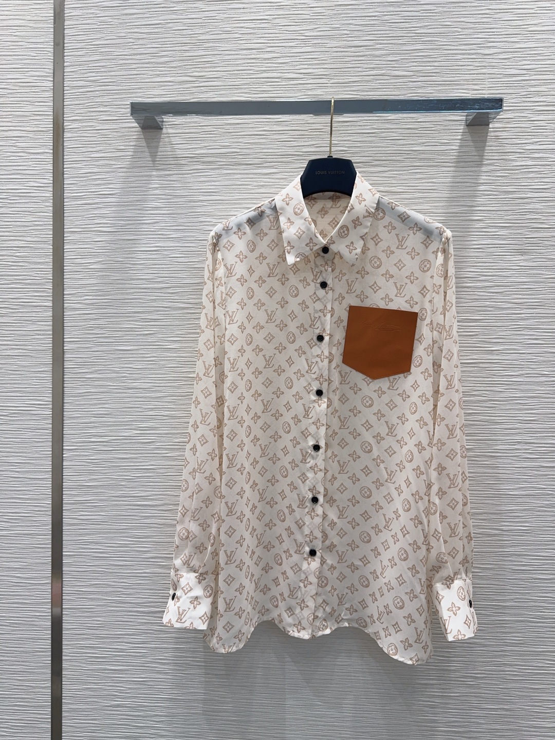 [TOP] Louis Vuitton LV  Shirt + Pants Suit  -  White