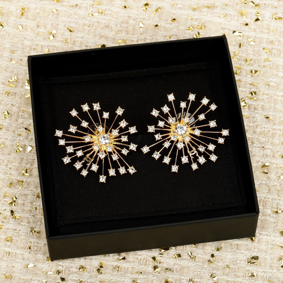 [TOP] CHANEL Earrings - Gold