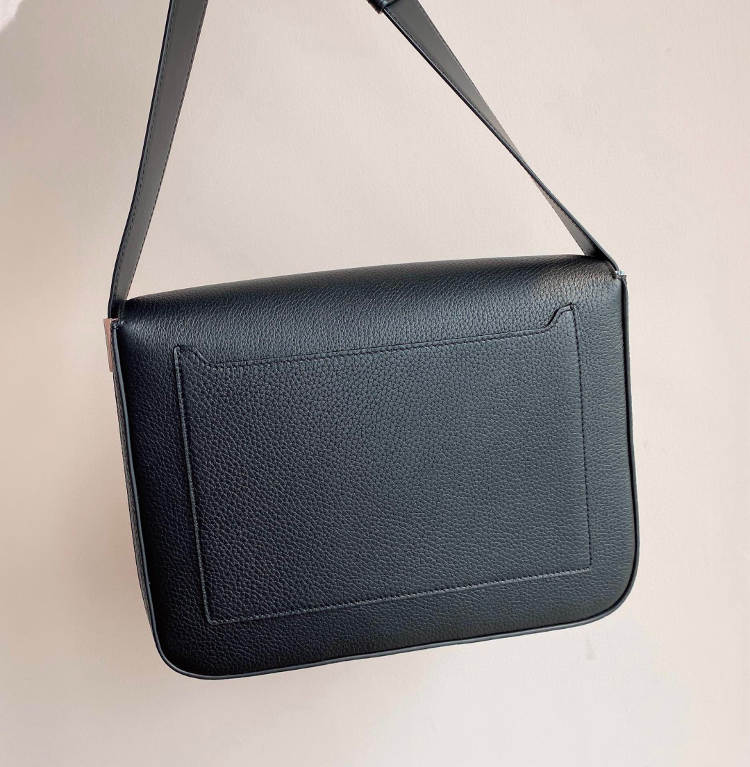 [TOP] BURBERRY Messenger Bag 28x9x21.5cm - Black - 711 Luxury