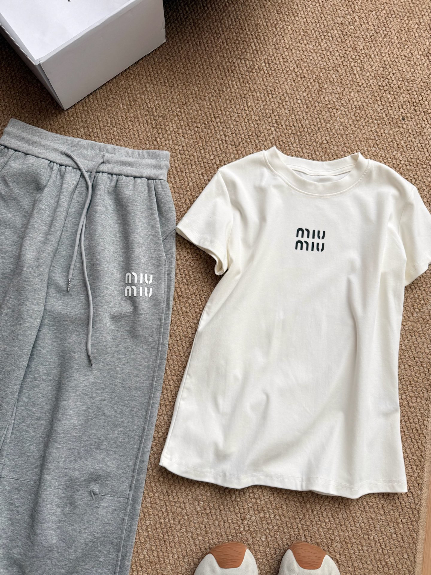 [TOP] Miu Miu T-shirt - 4 Colors