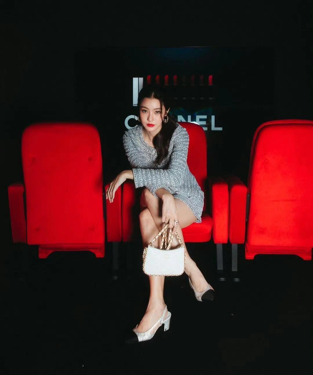 [TOP] CHANEL Earrings - Gold