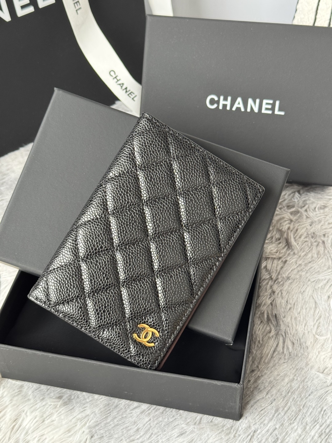 [TOP] CHANEL Passport Holder Cowhide 14.5x10.5x2cm - Black - 711 Luxury