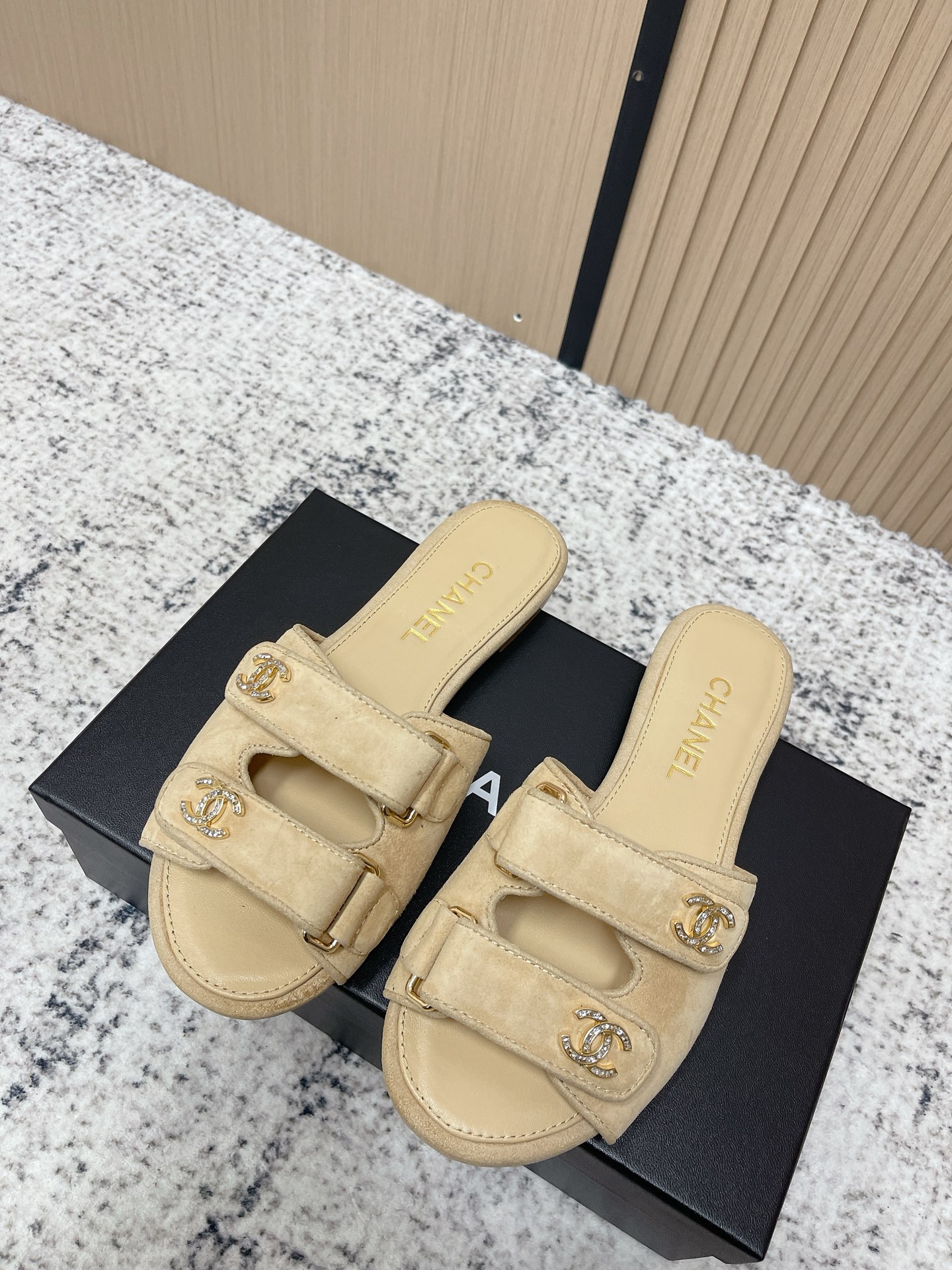 [TOP] CHANEL  Sandals - Khaki