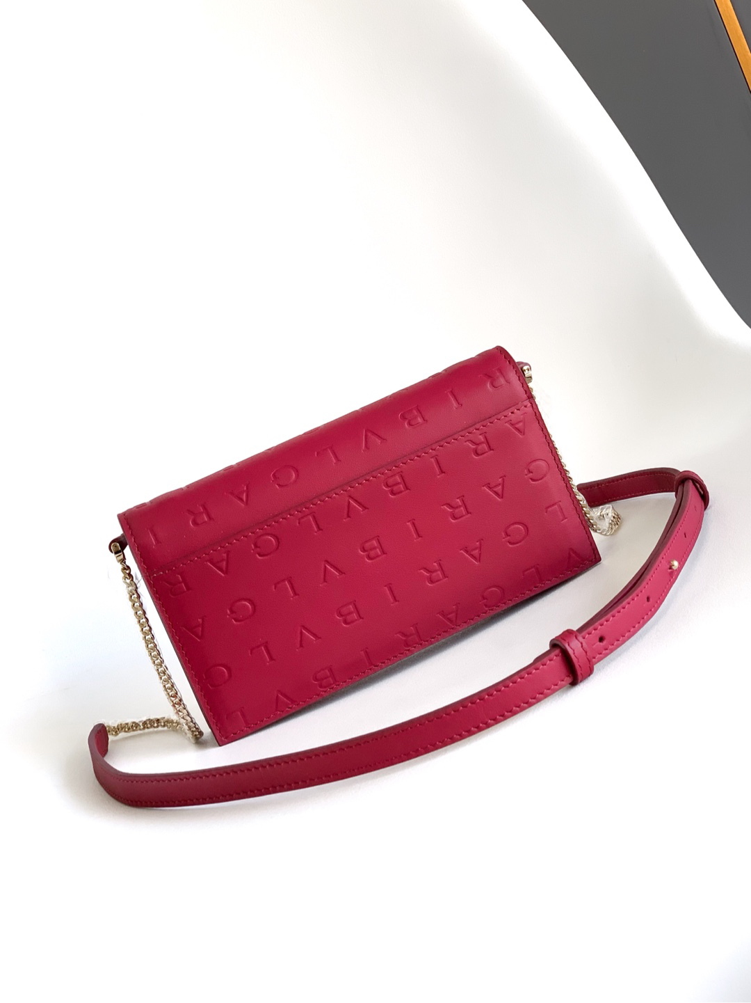 [TOP] BVLGARI LOGO Bag Calfskin 19x10.5x4.5cm - Red - 711 Luxury