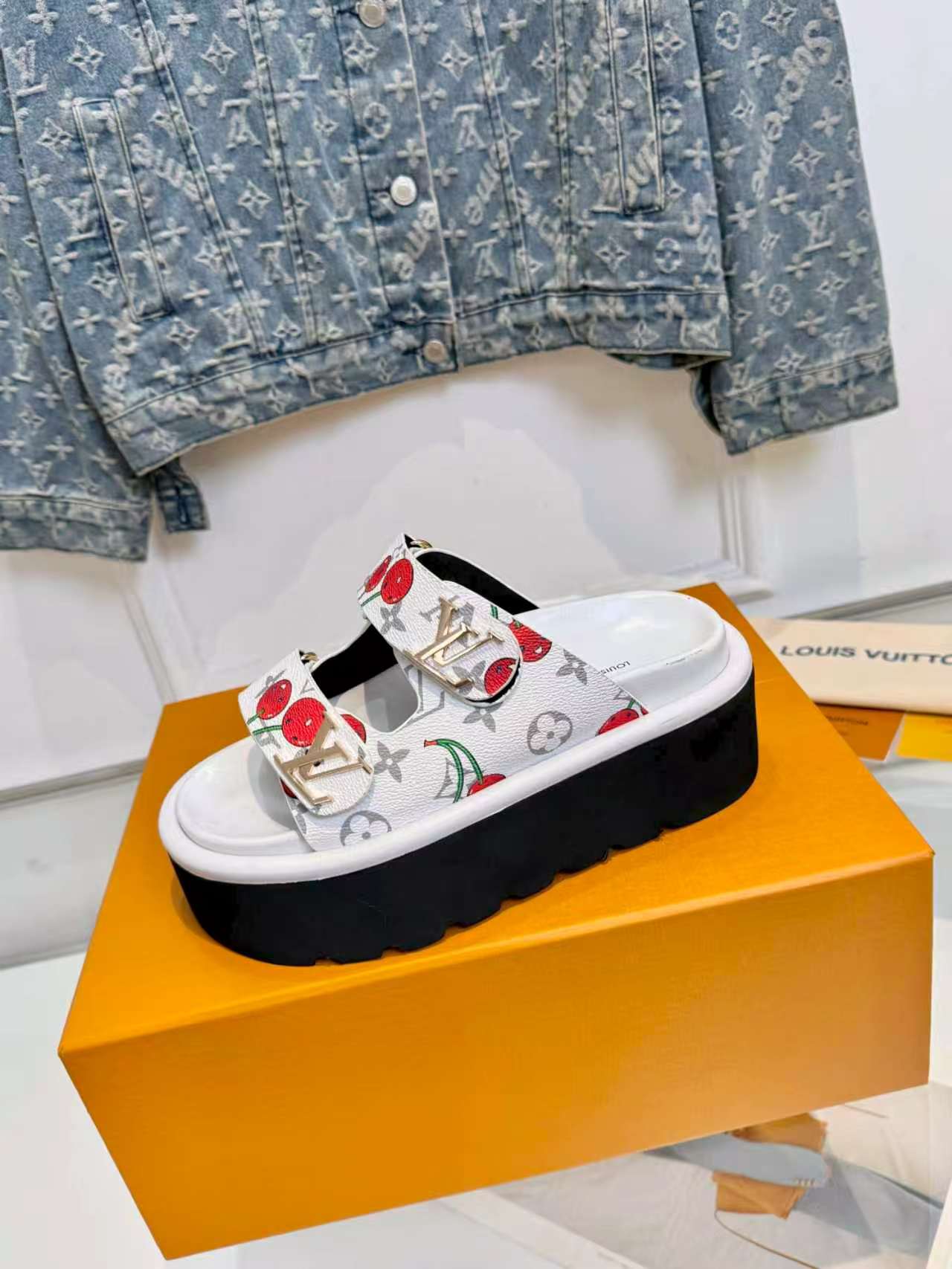 [TOP] Louis Vuitton LV Slippers - White - 711 Luxury