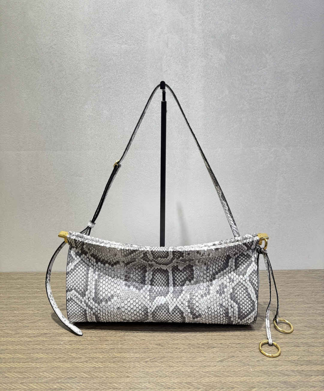 [TOP] ALAIA Python Skin Bag 30-15-9 CM - White and Black - 711 Luxury