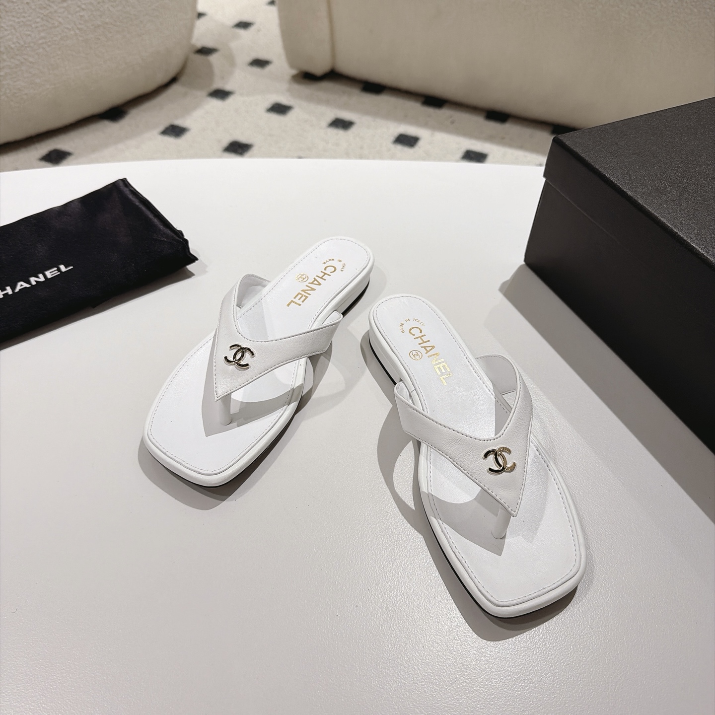 [TOP] CHANEL Lambskin Slippers - White - 711 Luxury