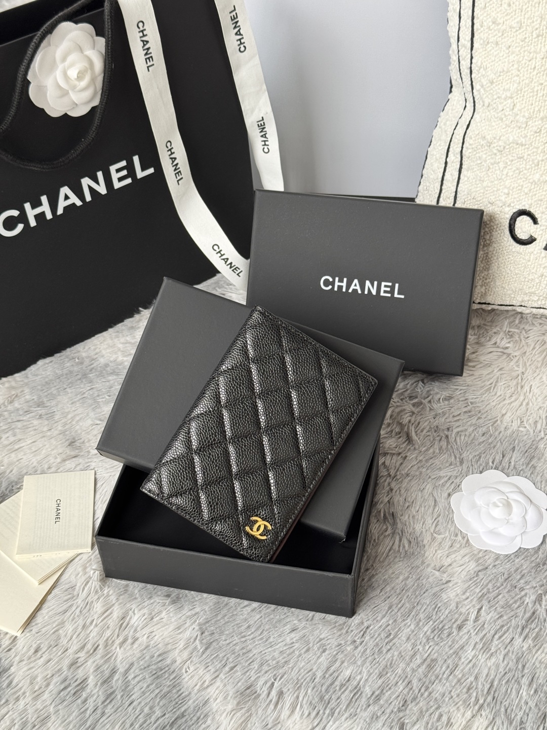 [TOP] CHANEL Passport Holder Cowhide 14.5x10.5x2cm - Black - 711 Luxury
