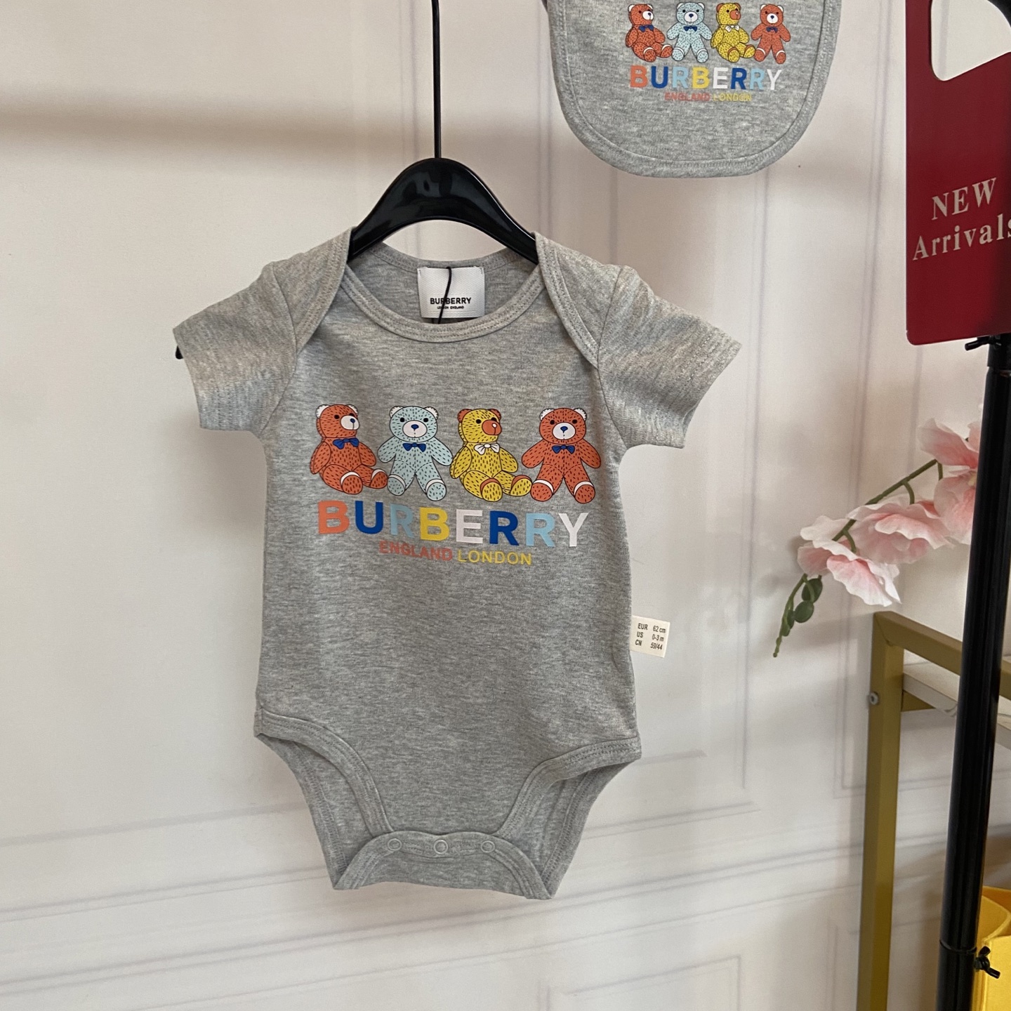 Burberry Unisex Baby Grey Multi Teddy Bear Print Short Sleeve Bodysuit & Matching Bib 2 Piece Infant Gift Set Boys Girls Sizes 59-90