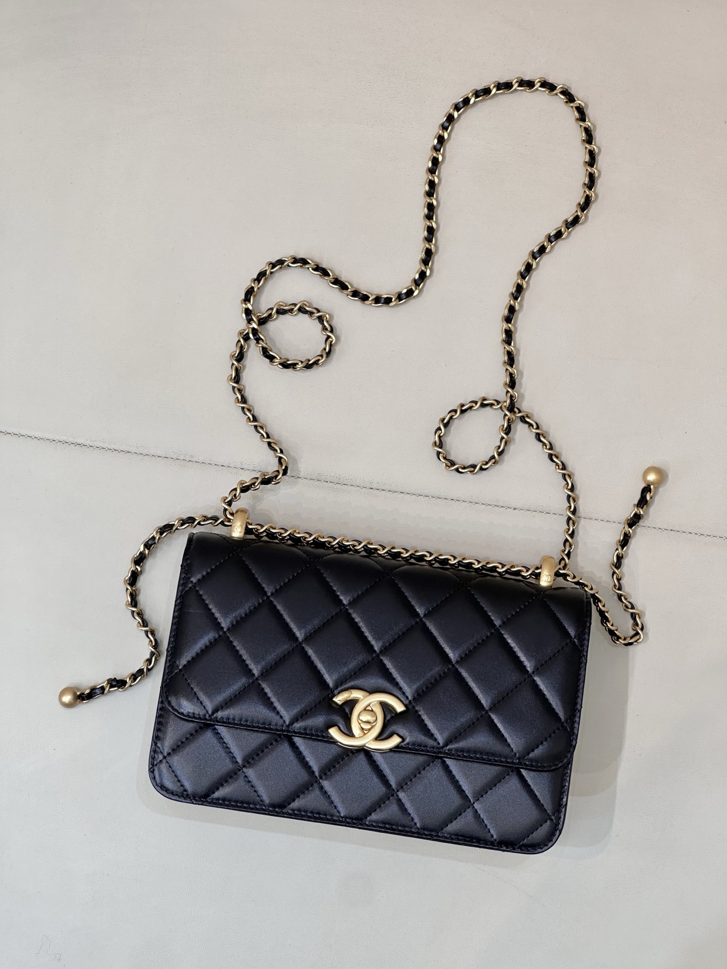 [TOP] CHANEL WOC Chain Bag Cowhide 22x14.5x8cm - Black - 711 Luxury