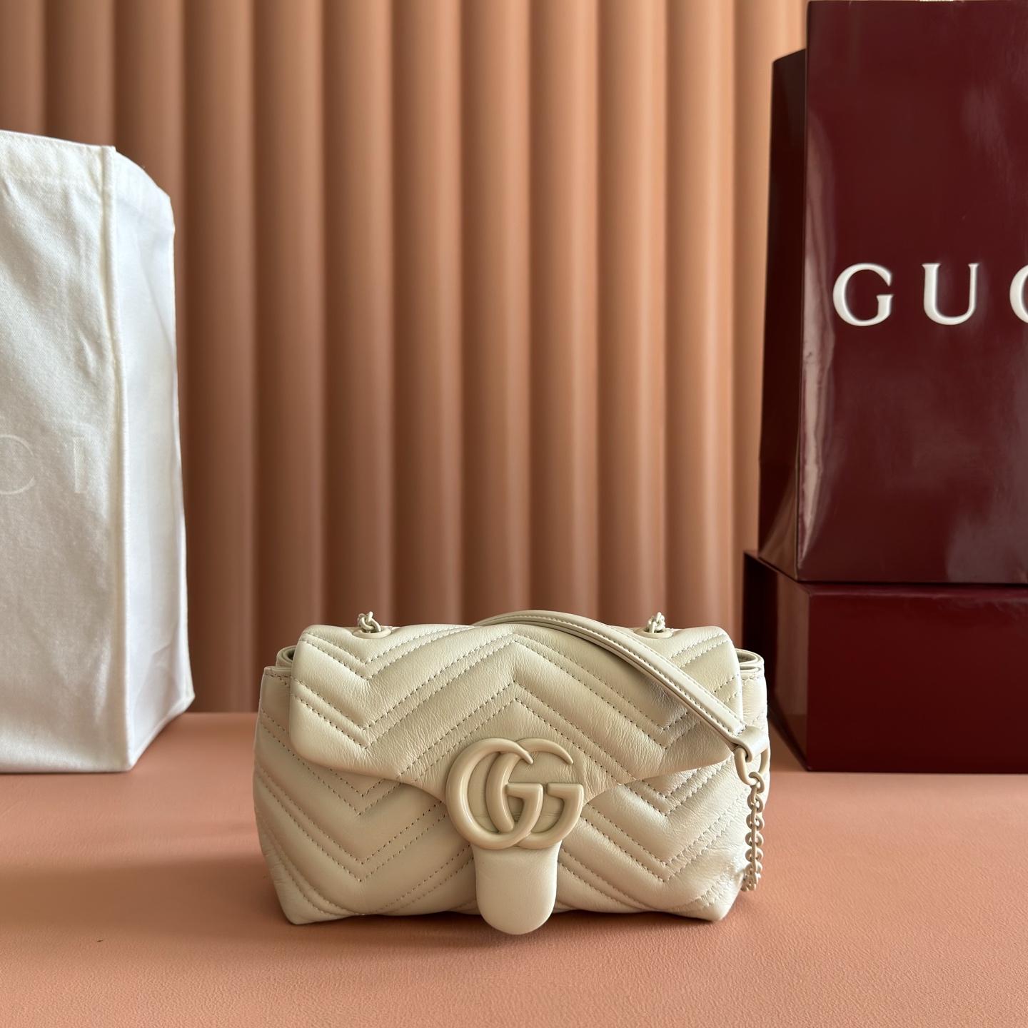 [TOP] GUCCI Marmont Mini Bag with Chain Cowhide 20x12x6.5cm - White