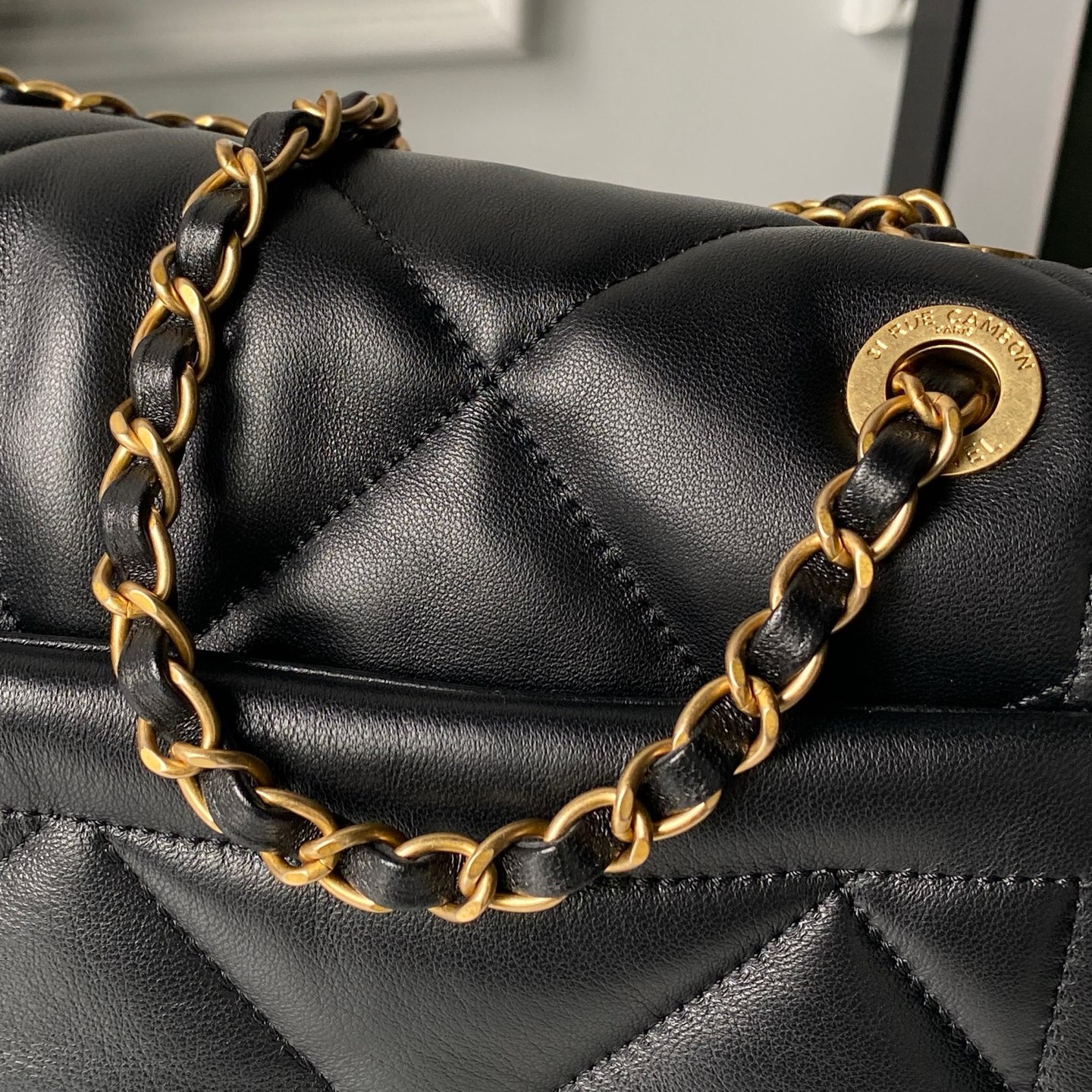 [TOP] CHANEL Handbag Lambskin 24×35×10cm - Black