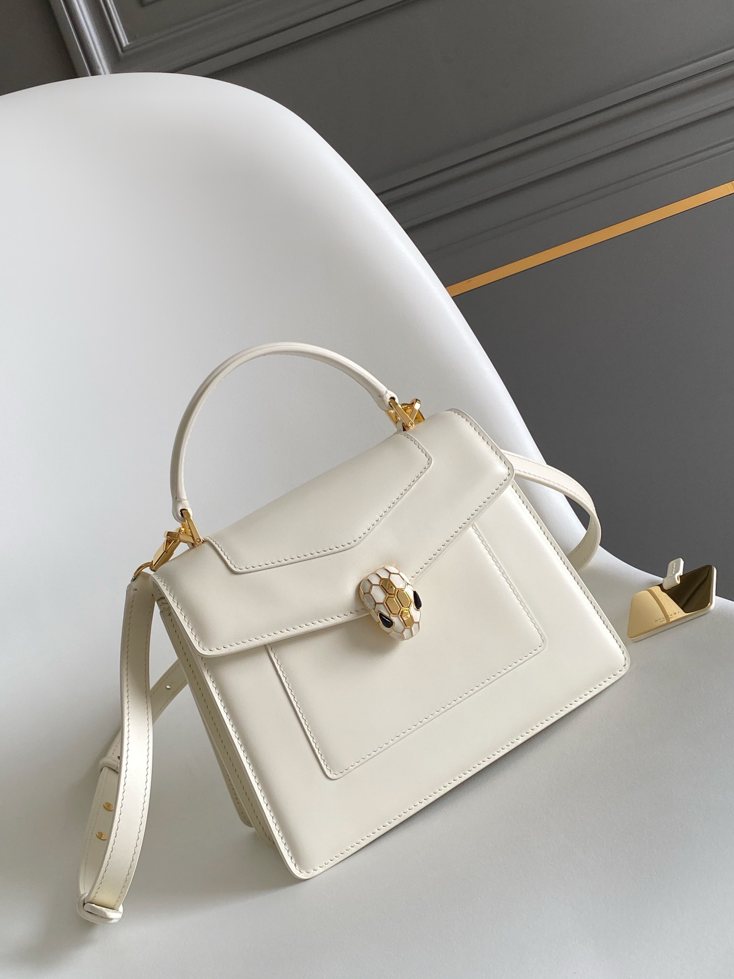 [TOP] BVLGARI Serpenti Forever Bag Calfskin 20.5x15x9cm - White