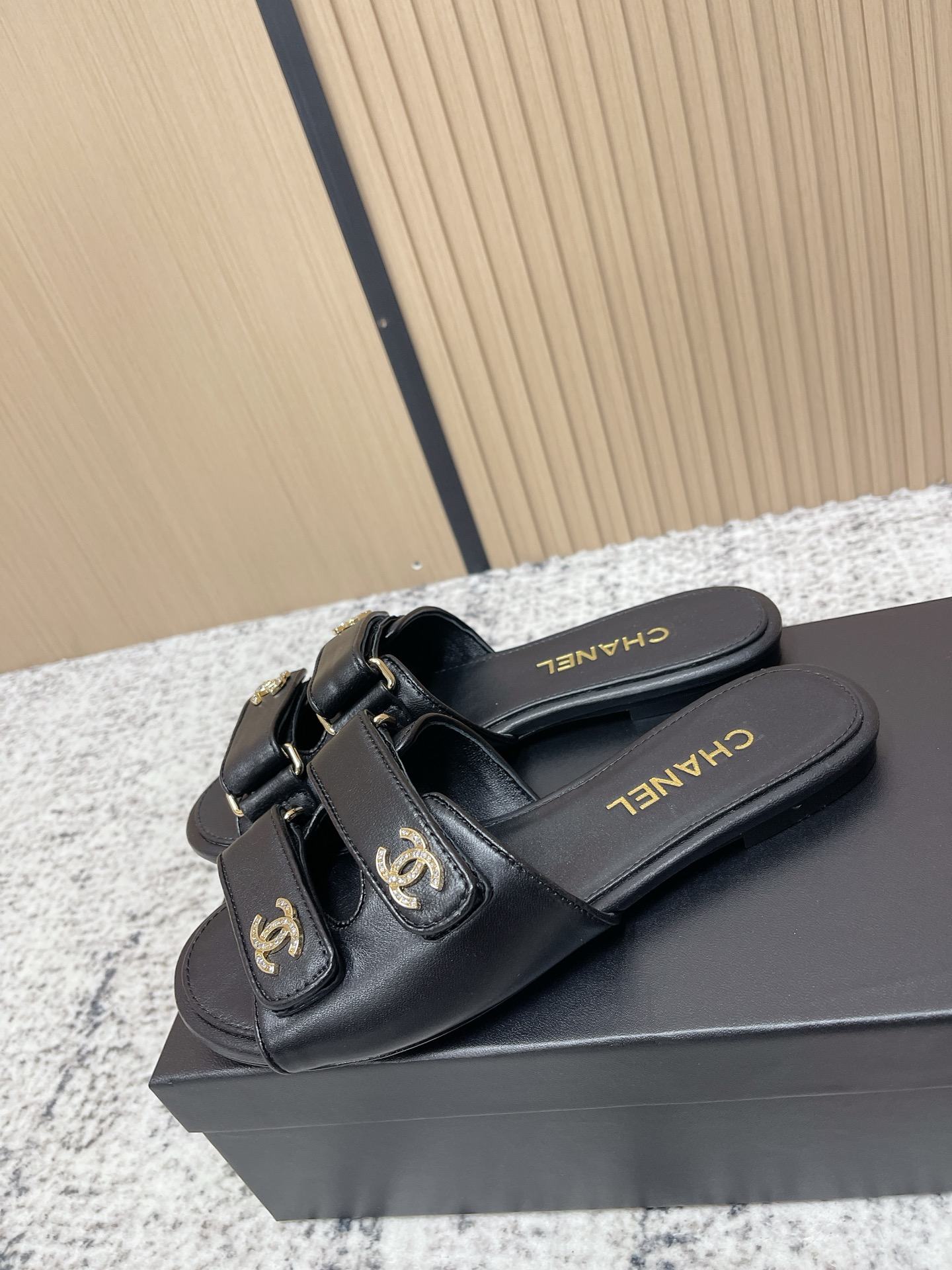 [TOP] CHANEL Sandals - Black