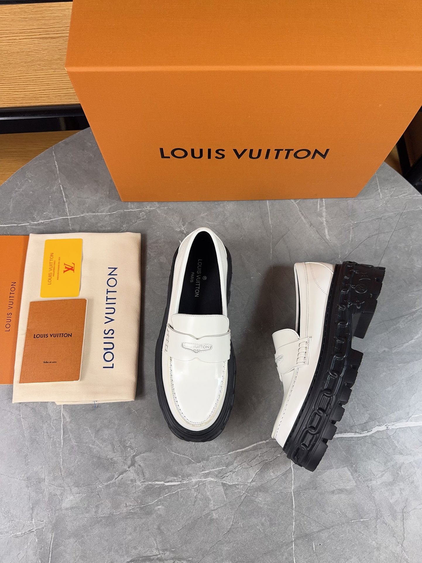 [TOP] Louis Vuitton LV Loafers - White - 711 Luxury