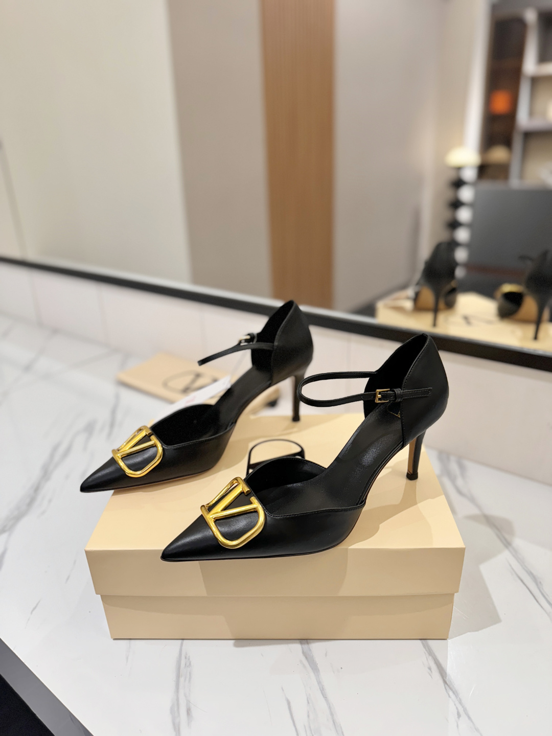 [TOP] VALENTINO Shoes - Black - 711 Luxury