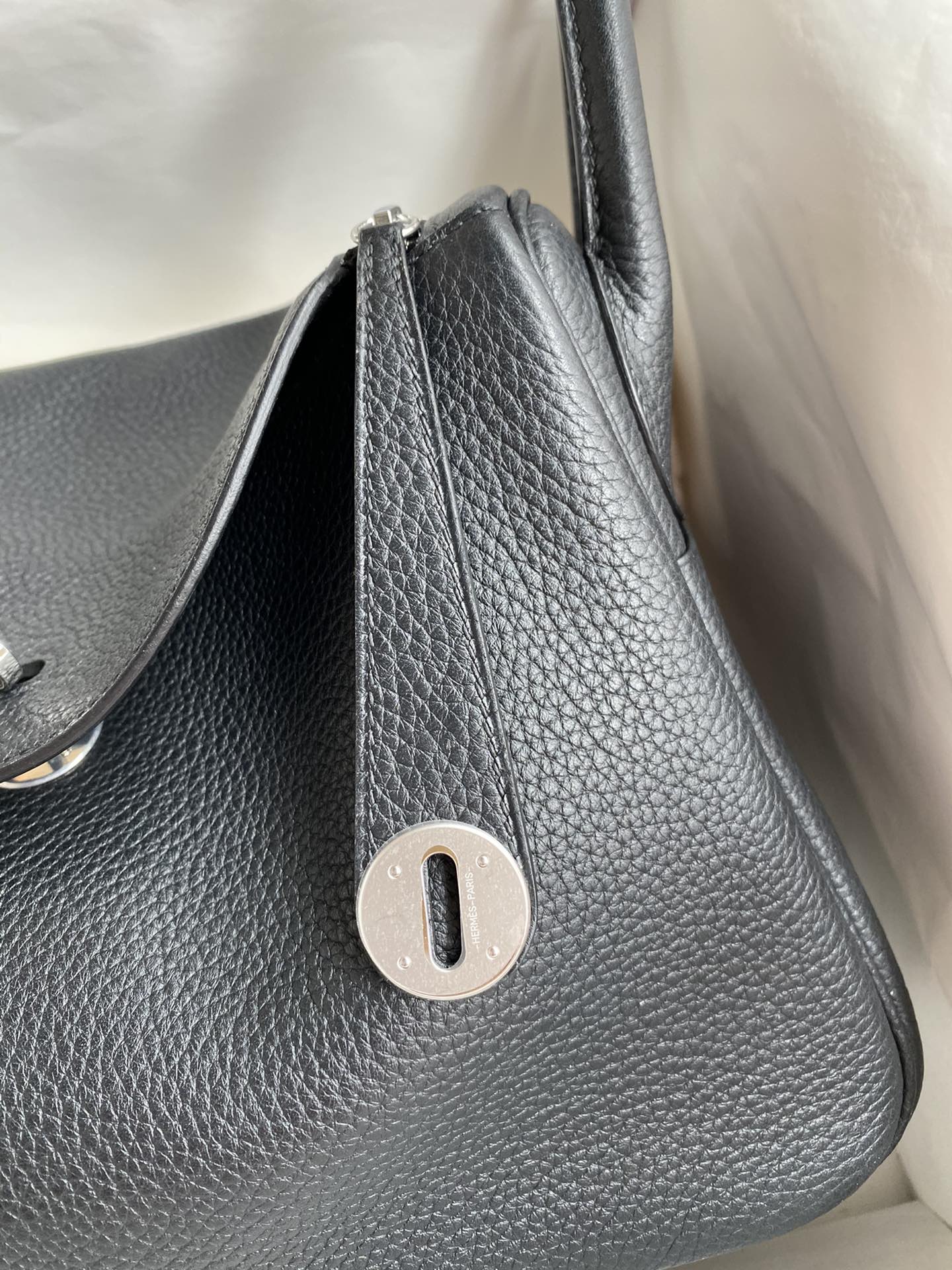[TOP] HERMES Lindy Taurillon Clemence Leather 30 CM - Black - SHW/GHW - 711 Luxury