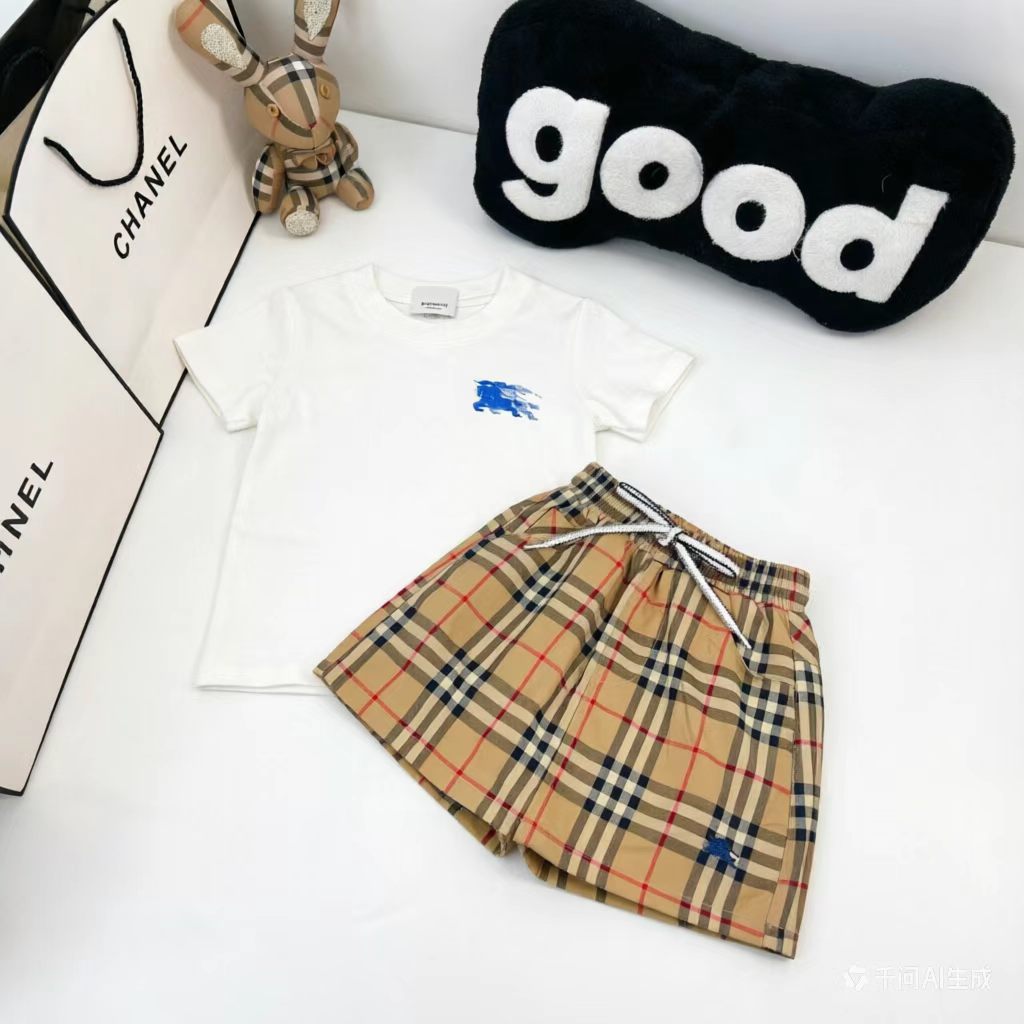 Burberry Unisex Kids White Print Short Sleeve T Shirt & Vintage Check Skirt Shorts Two Piece Set Boys Girls Sizes 90-160