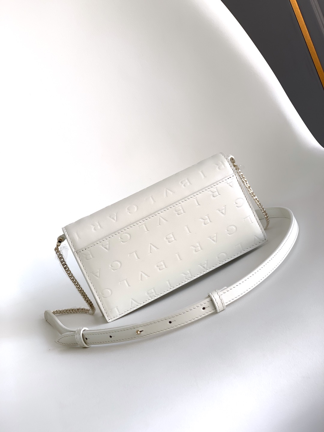 [TOP] BVLGARI LOGO Bag Calfskin 19x10.5x4.5cm - White - 711 Luxury