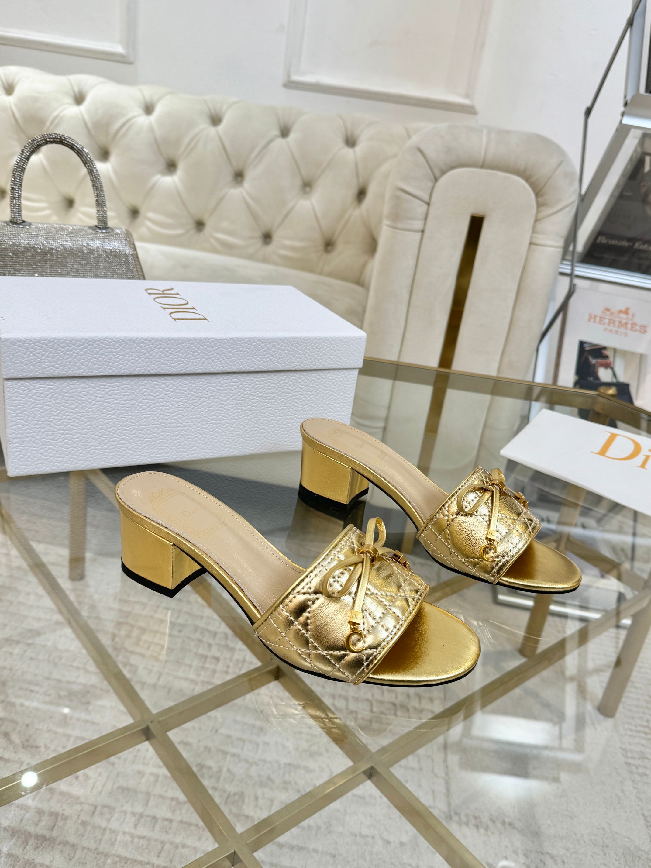 [TOP] Christian Dior Slippers - Gold - 711 Luxury